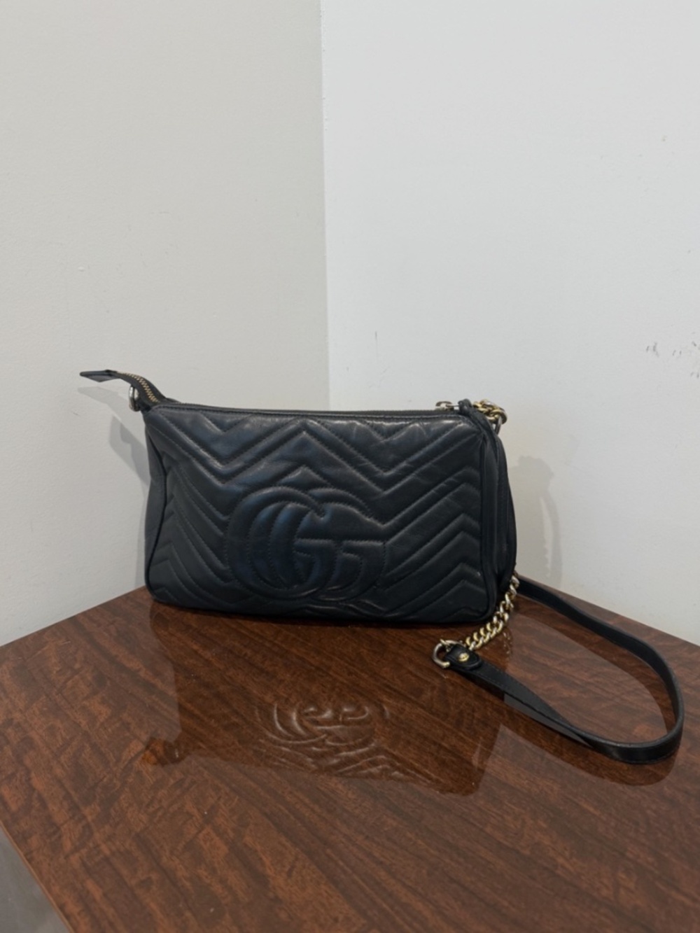Gucci Medium GG Marmont Shoulder Bag - Picture 2 of 14